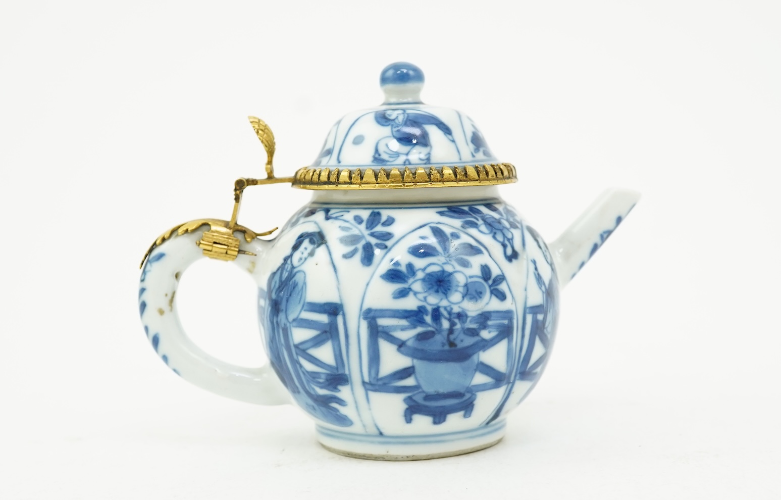 A Chinese miniature blue and white teapot, Kangxi period